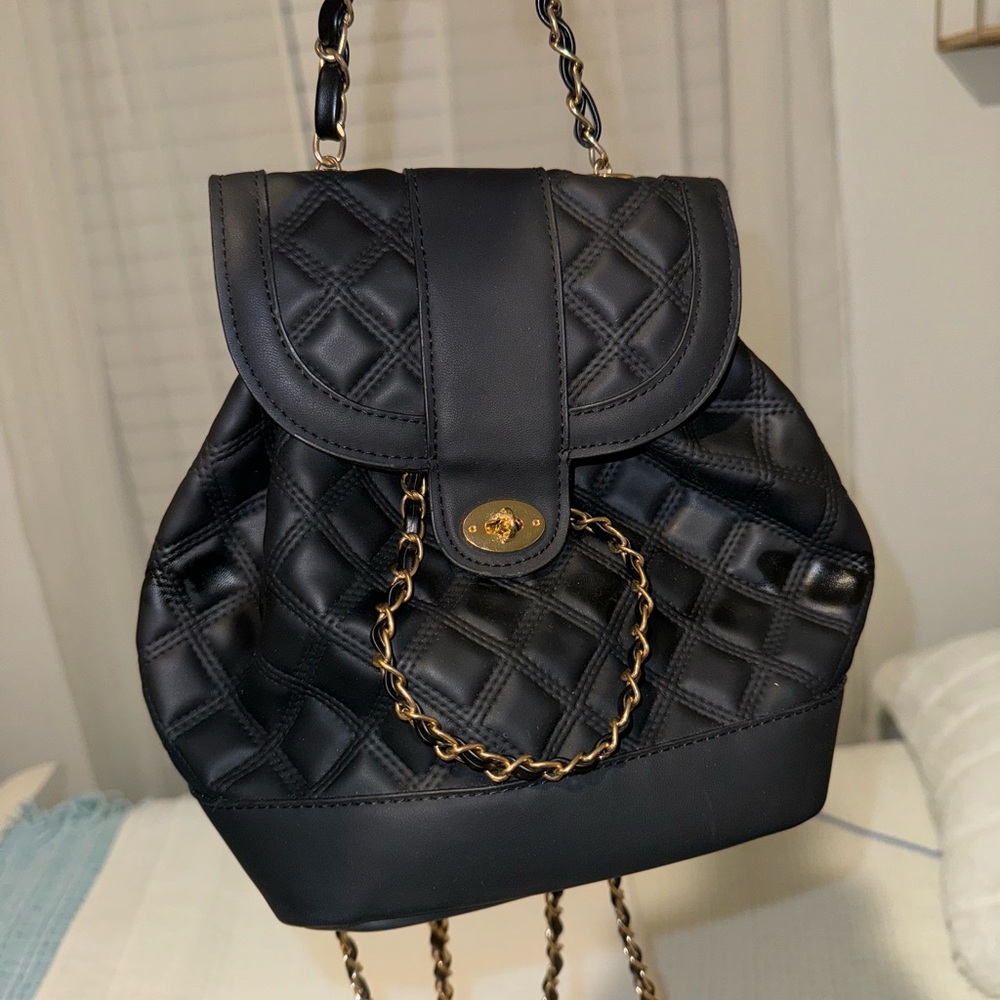 SHEIN Black Quilted Backpack with Gold Chain